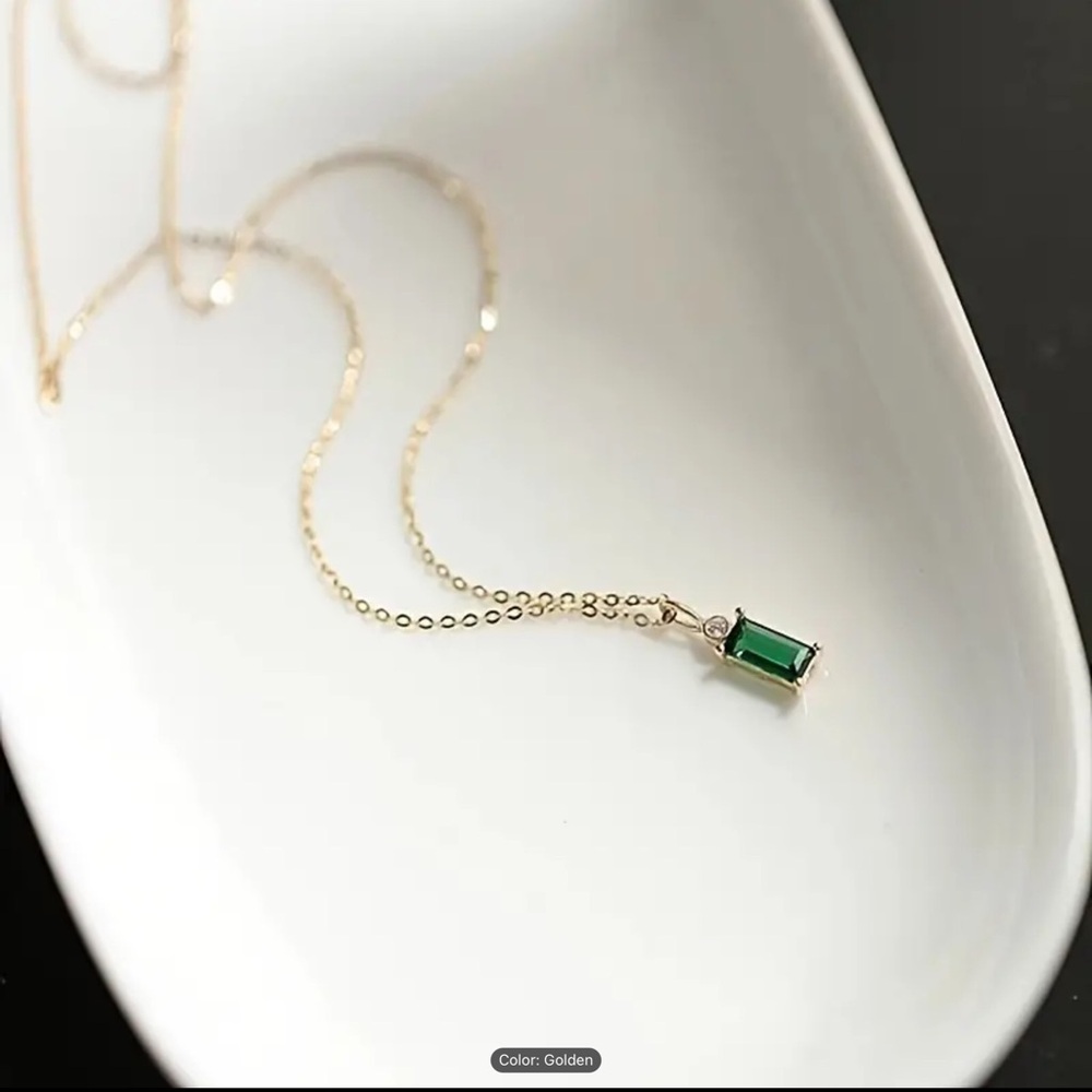 Elegant Green Pendant Necklace